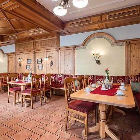 Hotel Bayrischer Loewe Osterhofen Bagian luar foto