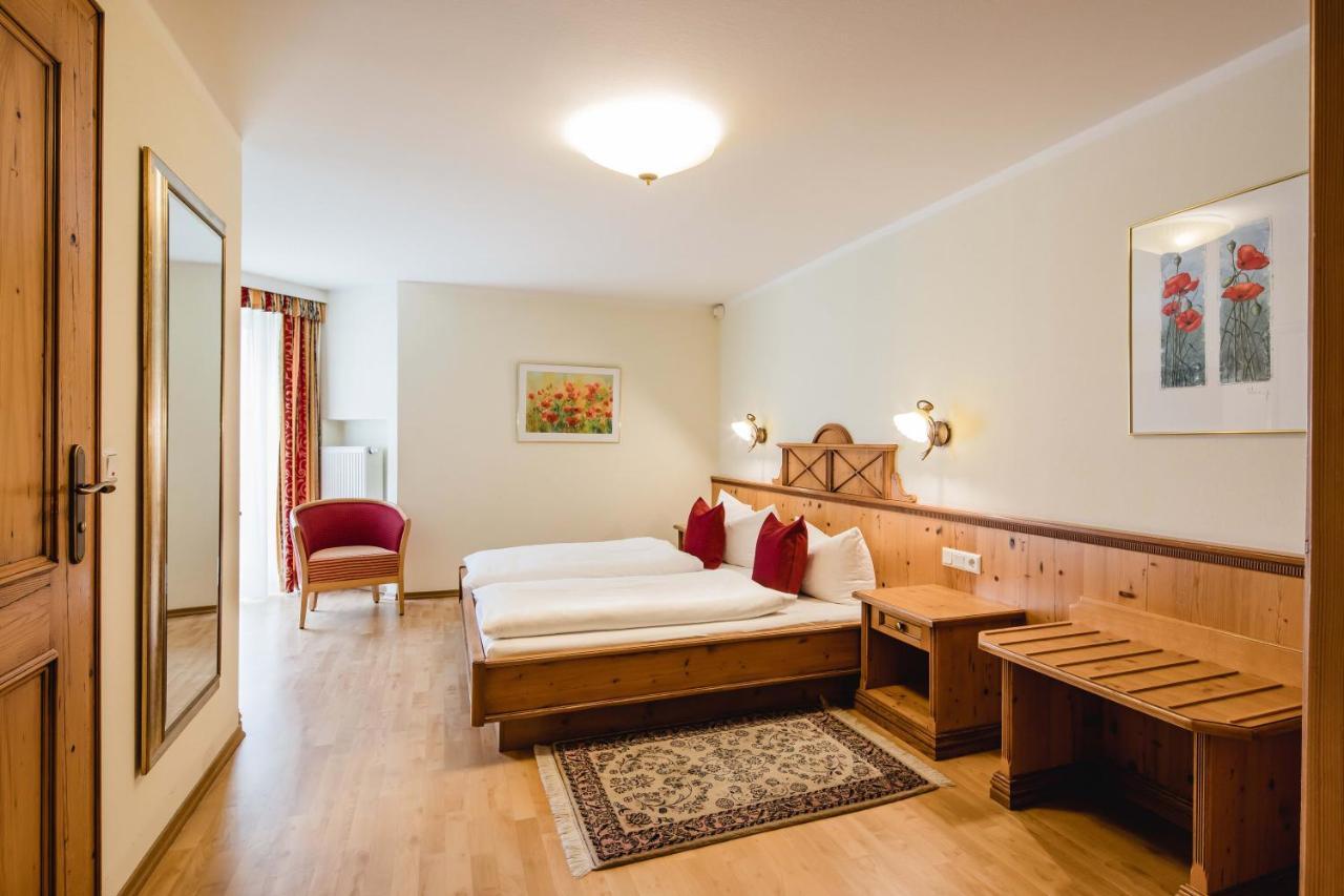 Hotel Bayrischer Loewe Osterhofen Bagian luar foto