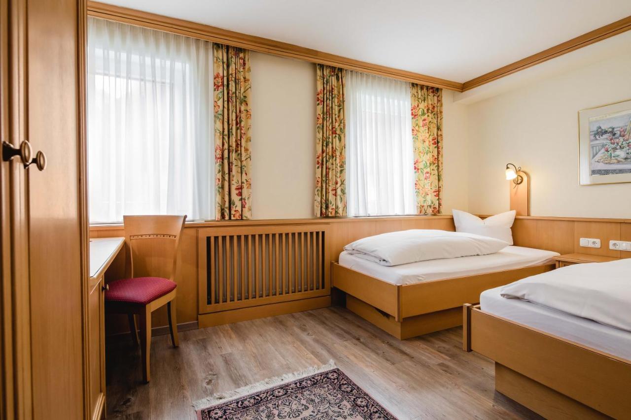 Hotel Bayrischer Loewe Osterhofen Bagian luar foto