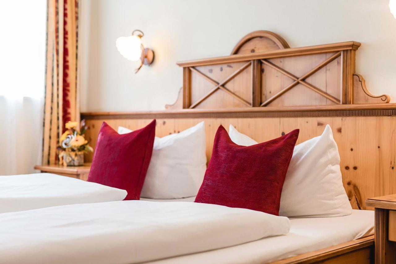 Hotel Bayrischer Loewe Osterhofen Bagian luar foto
