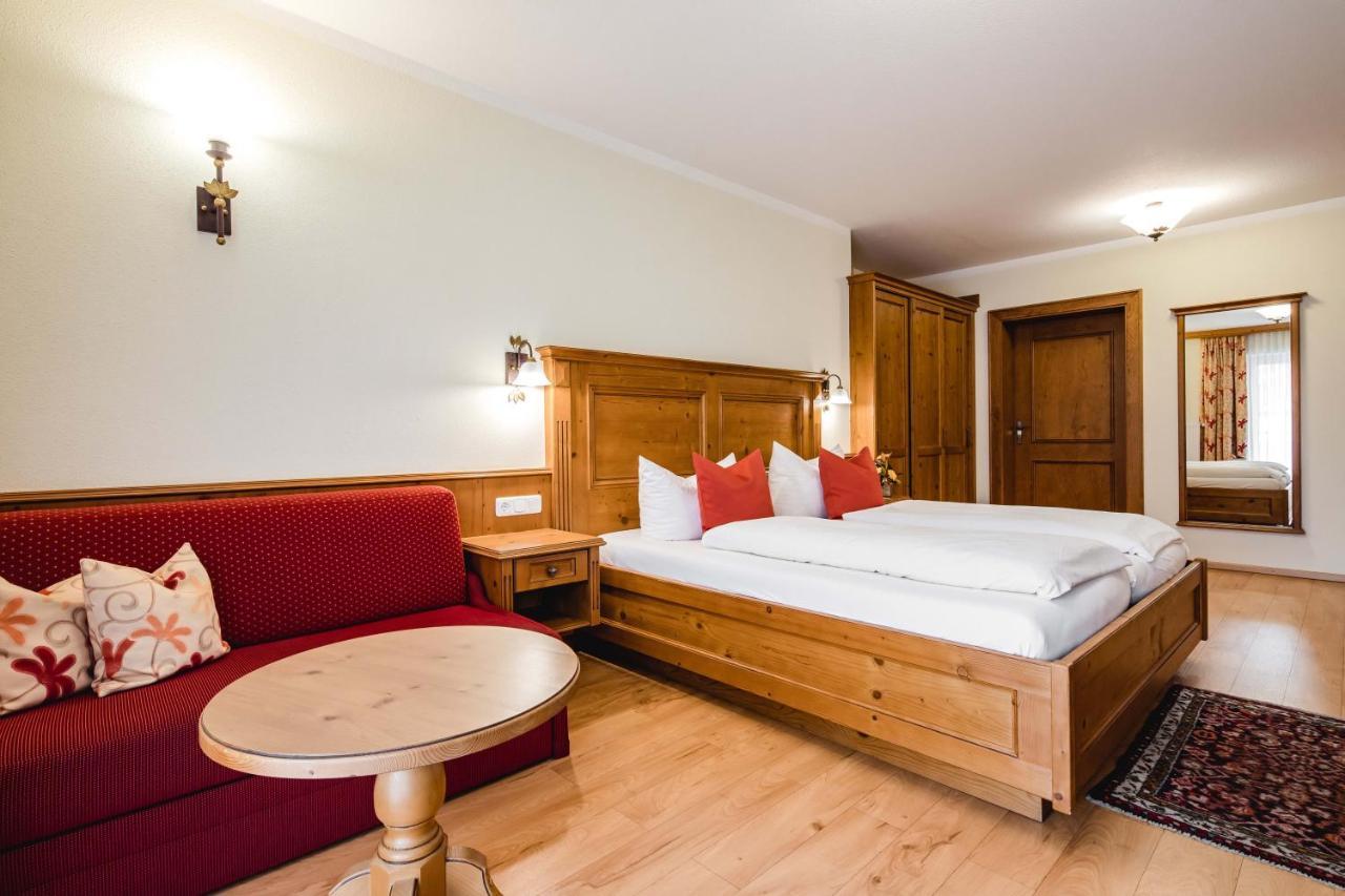 Hotel Bayrischer Loewe Osterhofen Bagian luar foto