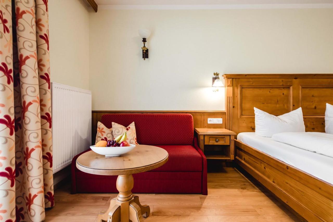 Hotel Bayrischer Loewe Osterhofen Bagian luar foto