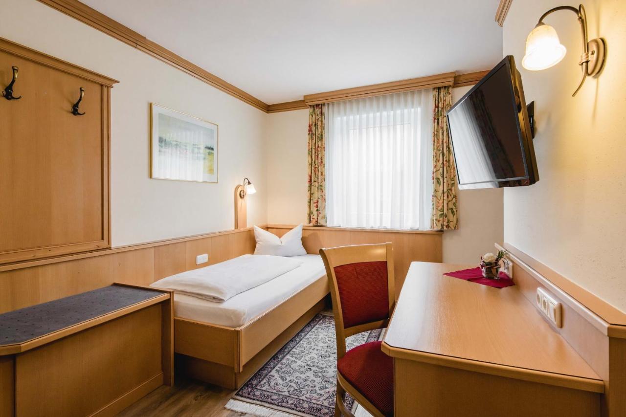 Hotel Bayrischer Loewe Osterhofen Bagian luar foto