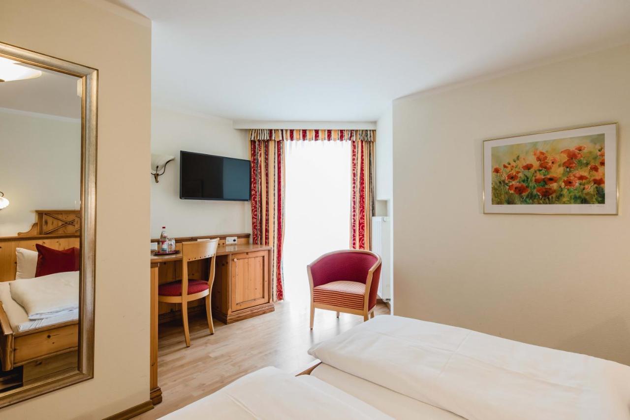 Hotel Bayrischer Loewe Osterhofen Bagian luar foto