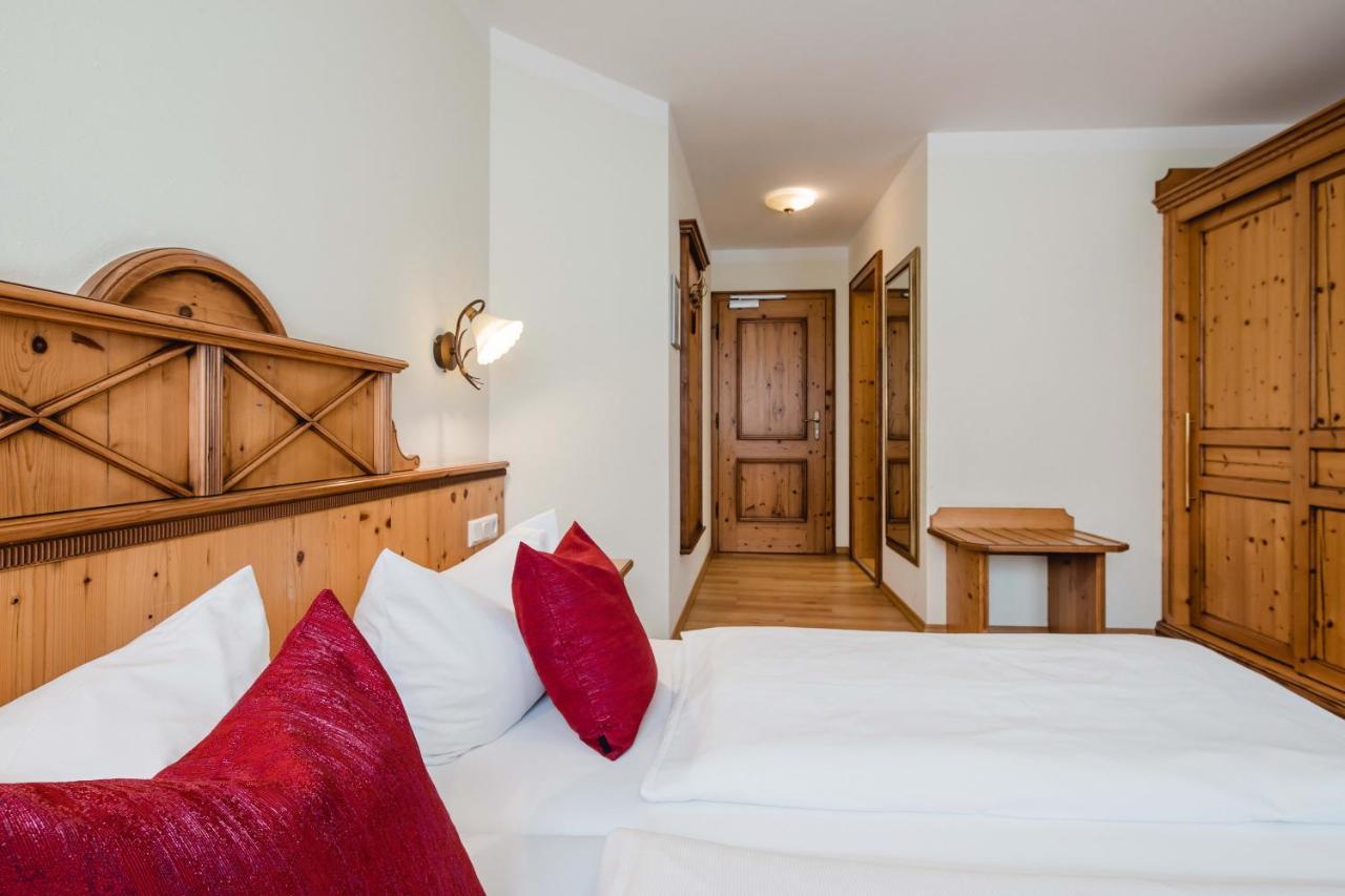Hotel Bayrischer Loewe Osterhofen Bagian luar foto