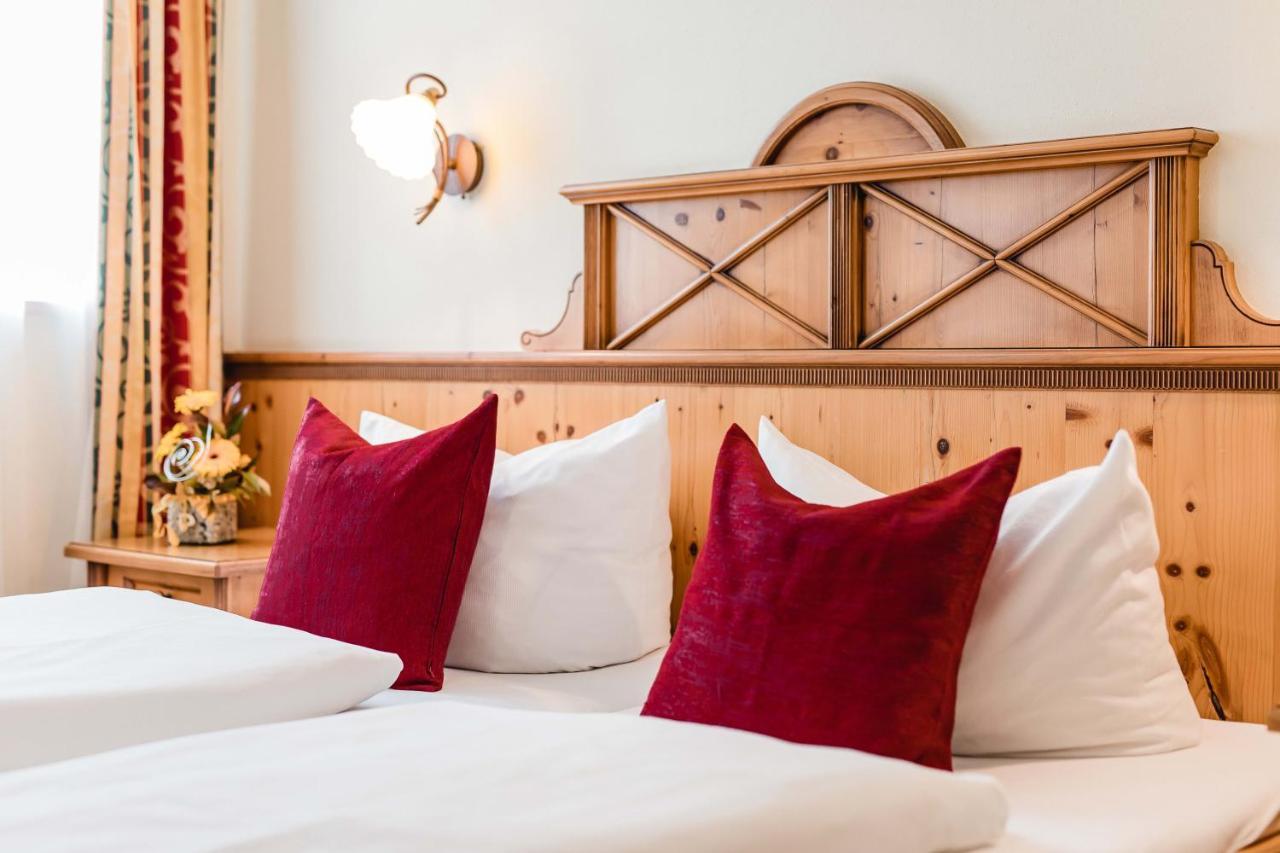 Hotel Bayrischer Loewe Osterhofen Bagian luar foto