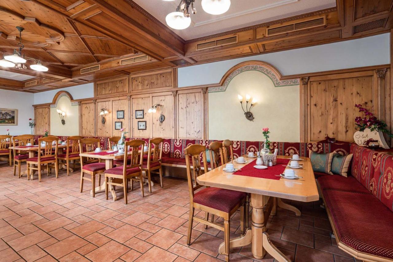 Hotel Bayrischer Loewe Osterhofen Bagian luar foto