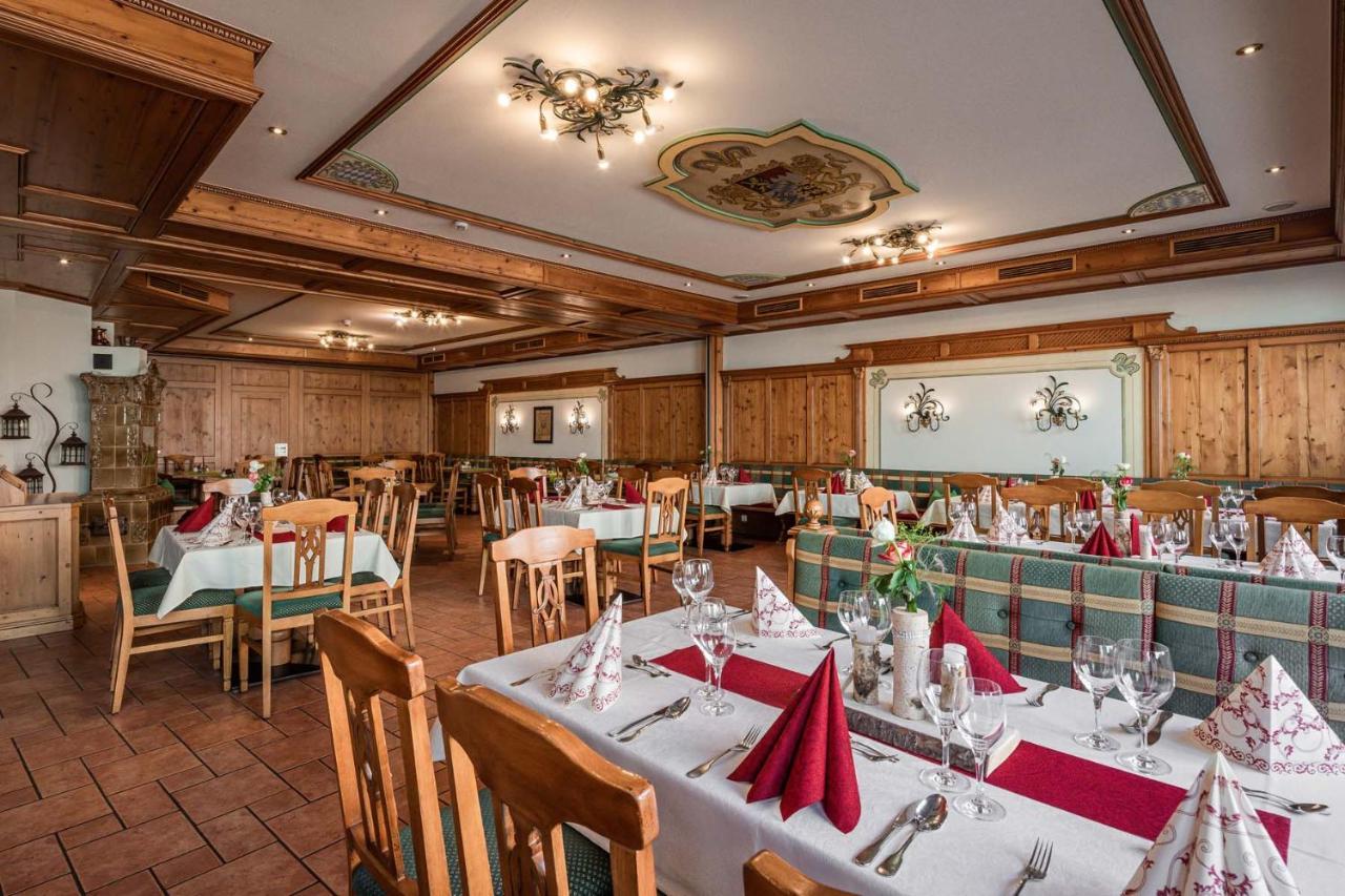 Hotel Bayrischer Loewe Osterhofen Bagian luar foto