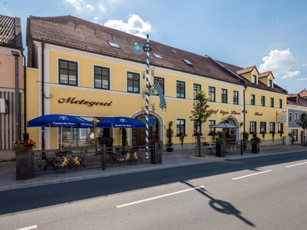 Hotel Bayrischer Loewe Osterhofen Bagian luar foto