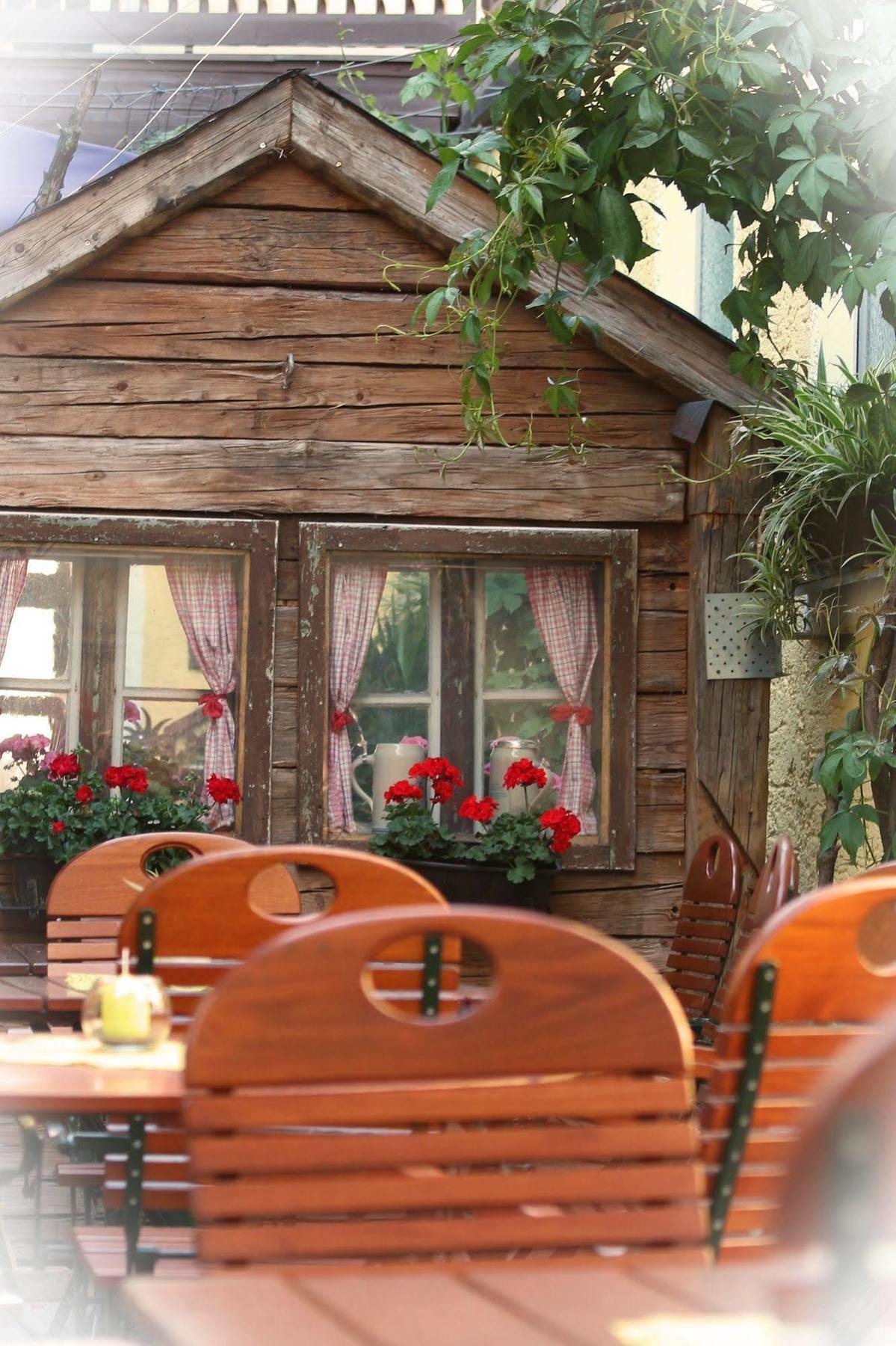Hotel Bayrischer Loewe Osterhofen Bagian luar foto