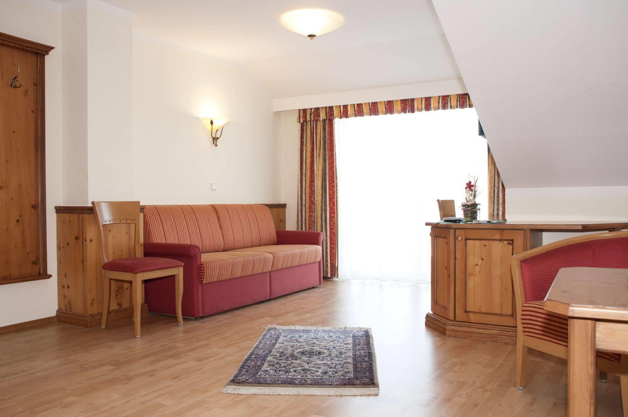 Hotel Bayrischer Loewe Osterhofen Bagian luar foto