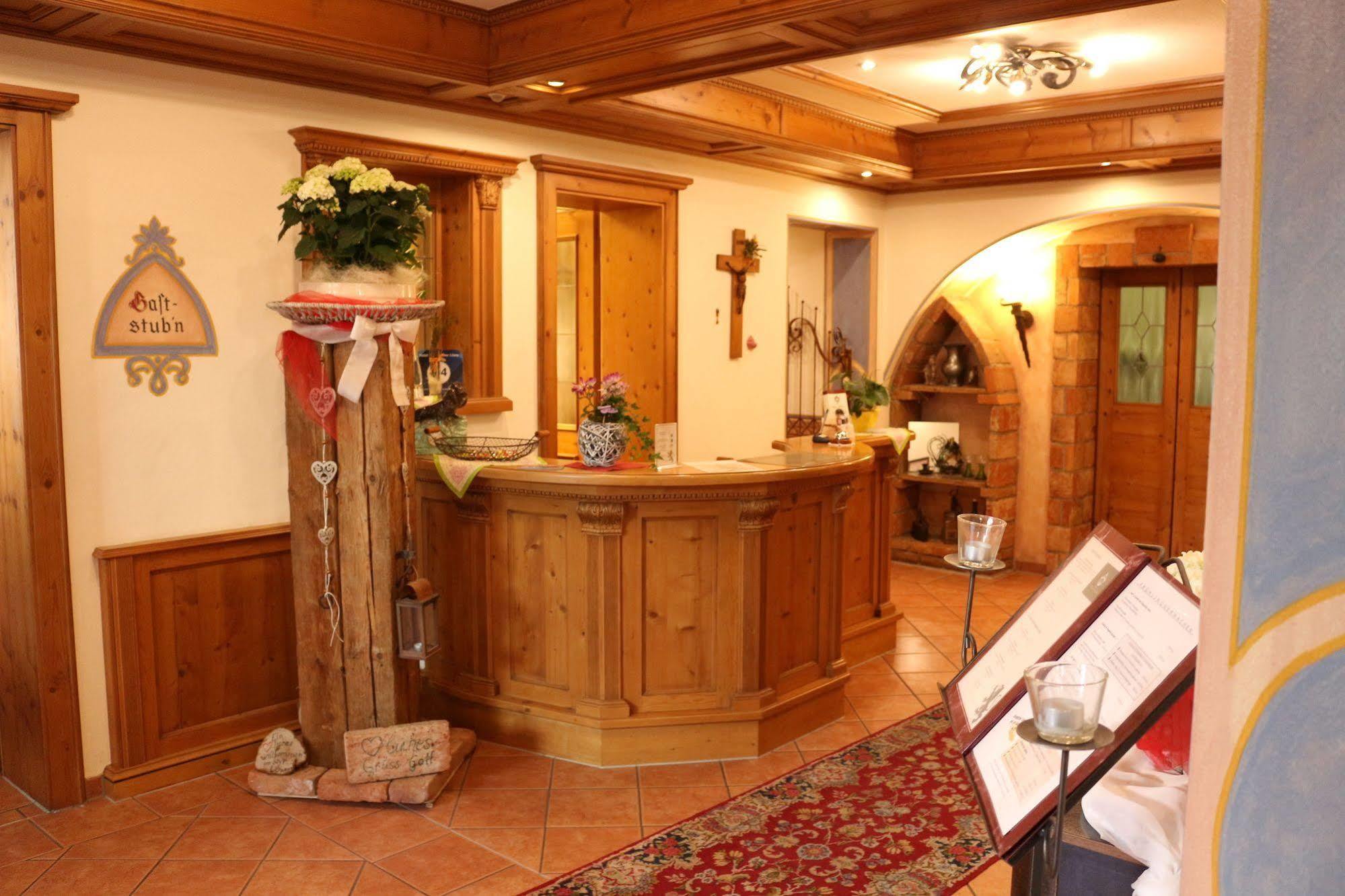 Hotel Bayrischer Loewe Osterhofen Bagian luar foto